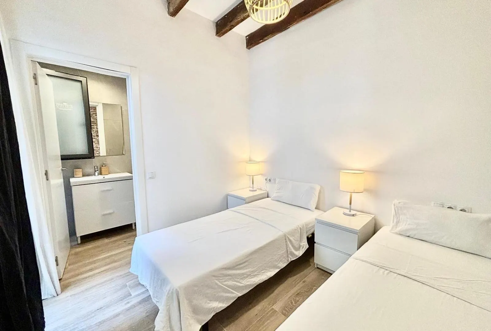 Piso Con Dos Habitaciones Con Camas Dobles Y Terrazas En El Poblenou Barcelona Apartment