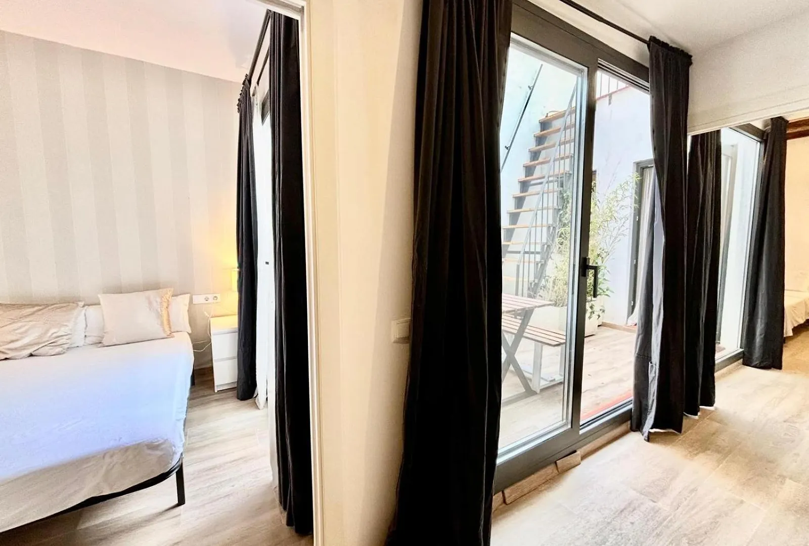 Piso Con Dos Habitaciones Con Camas Dobles Y Terrazas En El Poblenou Barcelona Spain